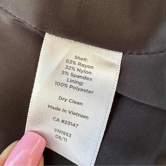 Talbots fitted blazer, single breasted, in a stretch fabric blend, lined - Picture 11 of 13